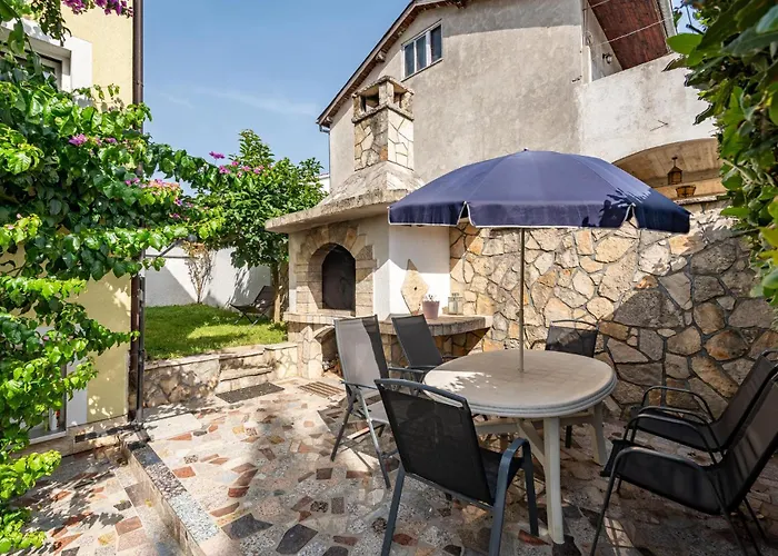 2 Bedroom Gorgeous In Apartment Zadar