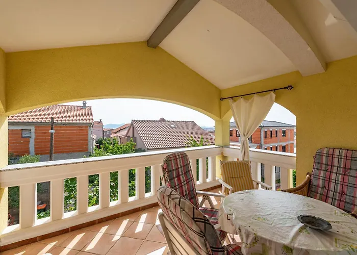 2 Bedroom Gorgeous In Apartment Zadar