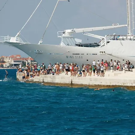 2 Bedroom Gorgeous In Apartamento