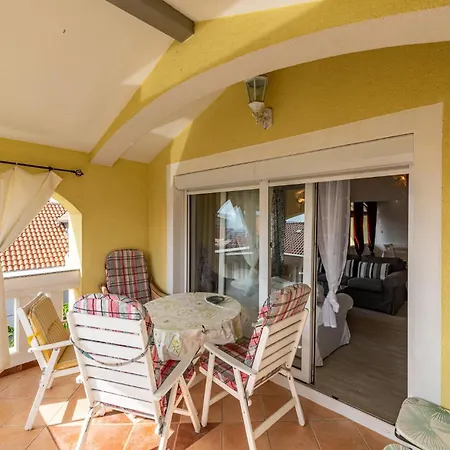 2 Bedroom Gorgeous In Apartamento Zadar