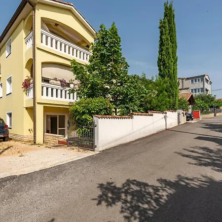 2 Bedroom Gorgeous In *