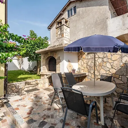 2 Bedroom Gorgeous In Apartamento Zadar