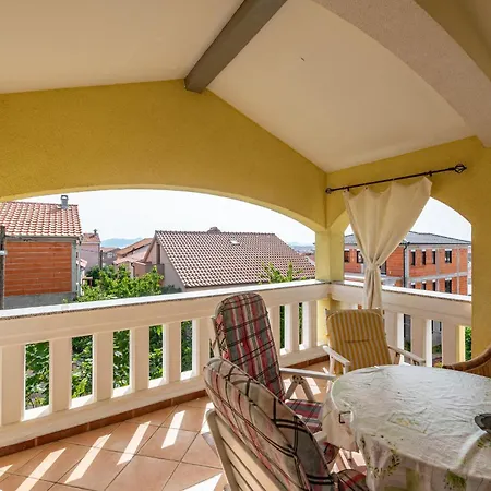 2 Bedroom Gorgeous In Apartamento Zadar