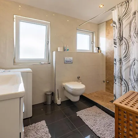 2 Bedroom Awesome In *