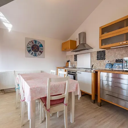 2 Bedroom Gorgeous In *