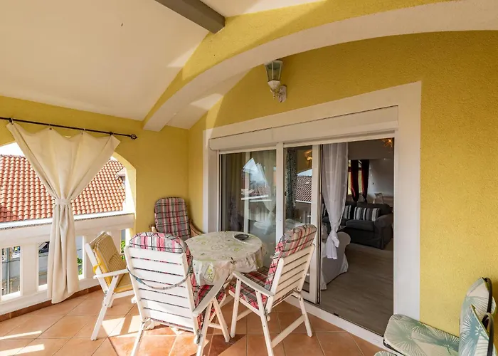 2 Bedroom Gorgeous In Apartmán Zadar